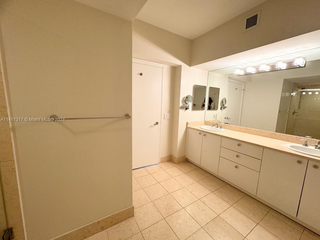 20000 Country Club Dr, Aventura, FL, 33180 United States, 3 Bedrooms Bedrooms, ,3 BathroomsBathrooms,Residential,For Sale,Country Club Dr,A11487317