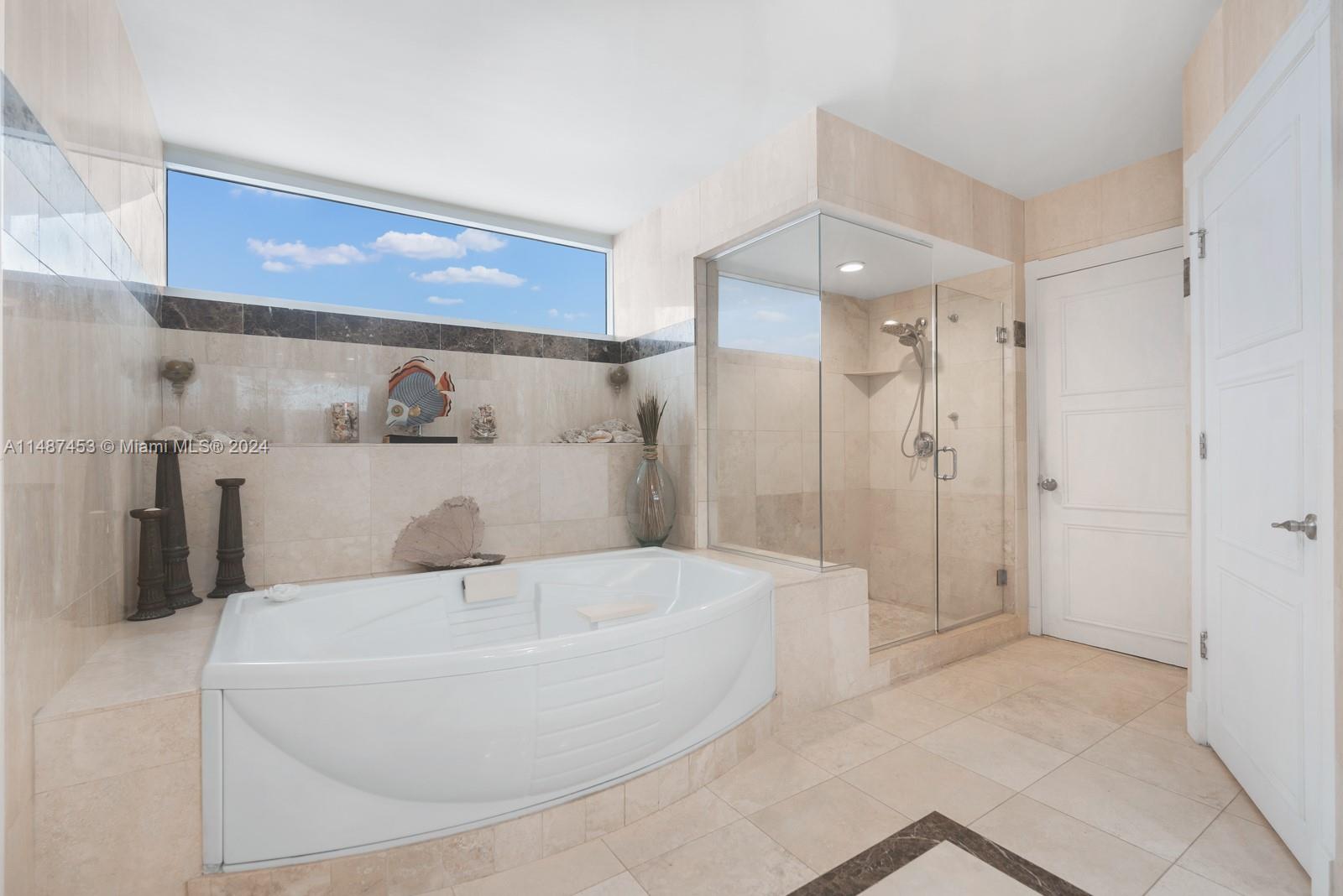 17555 Collins Ave, Sunny Isles Beach, FL, 33160 United States, 3 Bedrooms Bedrooms, ,3 BathroomsBathrooms,Residential,For Sale,Collins Ave,A11487453