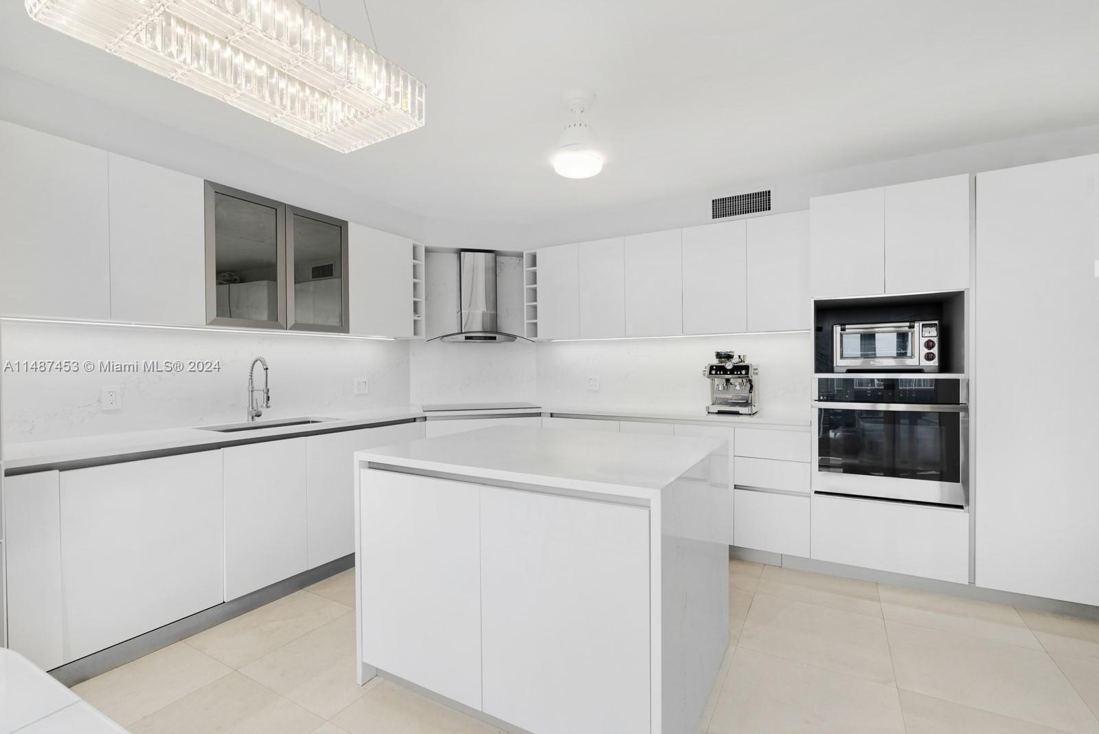 17555 Collins Ave, Sunny Isles Beach, FL, 33160 United States, 3 Bedrooms Bedrooms, ,3 BathroomsBathrooms,Residential,For Sale,Collins Ave,A11487453