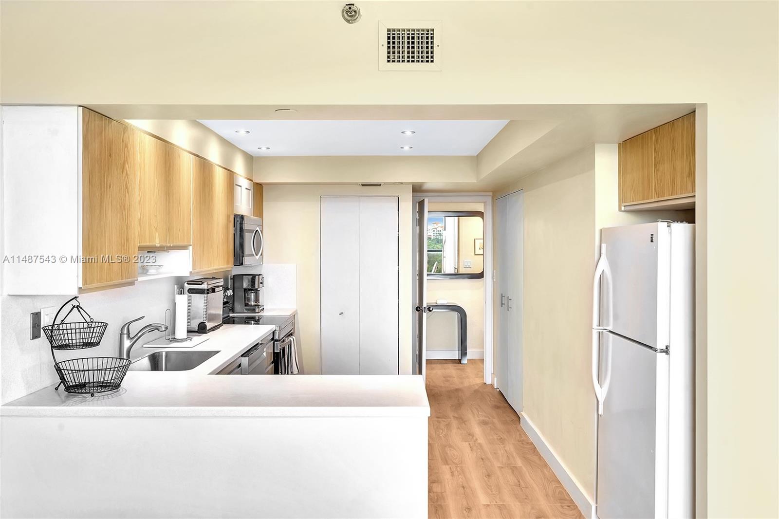 19667 Turnberry Way, Aventura, FL, 33180 United States, 2 Bedrooms Bedrooms, ,2 BathroomsBathrooms,Residential,For Sale,Turnberry Way,A11487543