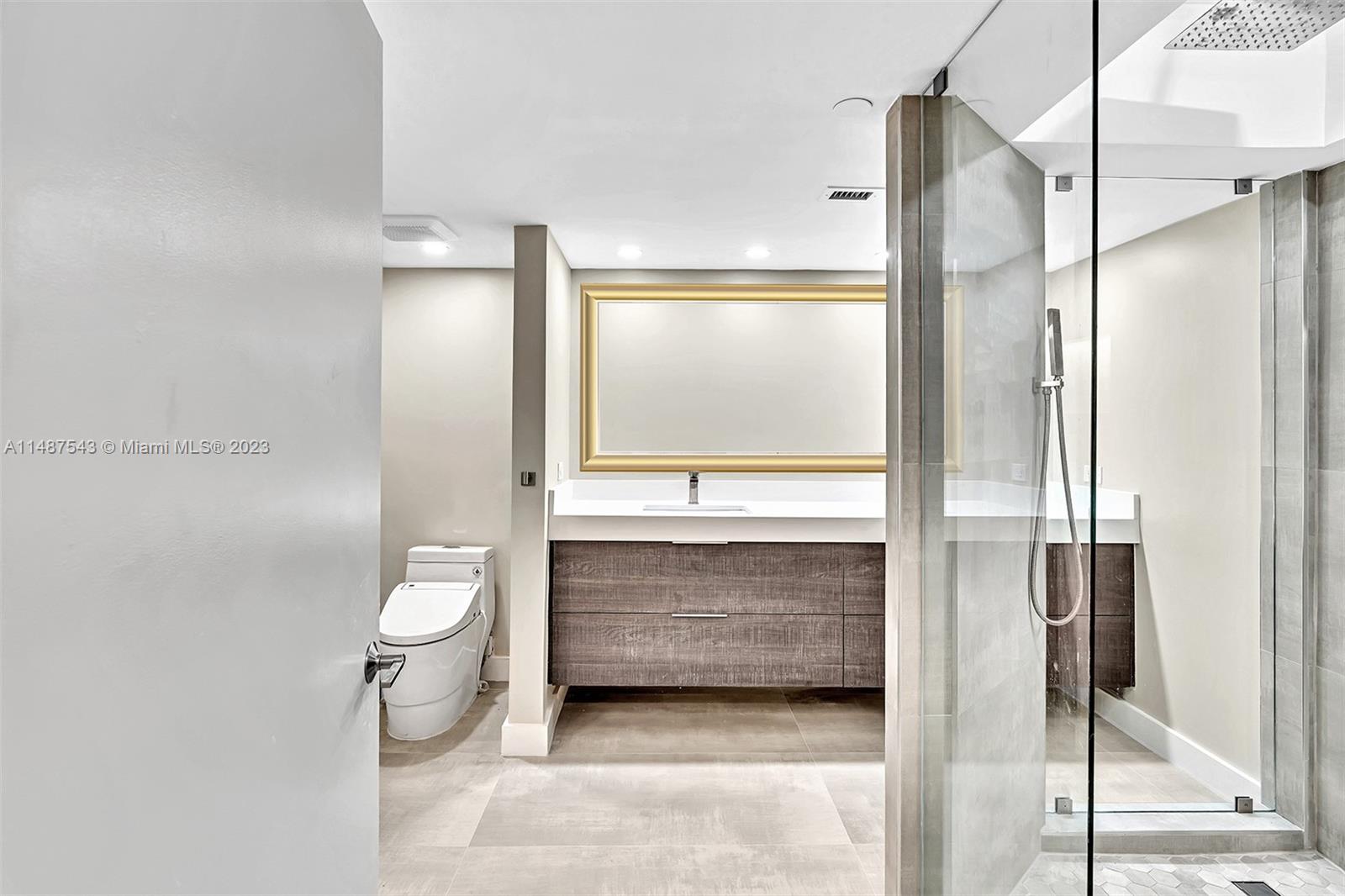 19667 Turnberry Way, Aventura, FL, 33180 United States, 2 Bedrooms Bedrooms, ,2 BathroomsBathrooms,Residential,For Sale,Turnberry Way,A11487543