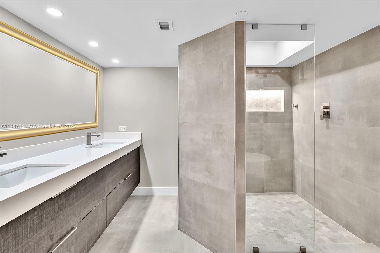 19667 Turnberry Way, Aventura, FL, 33180 United States, 2 Bedrooms Bedrooms, ,2 BathroomsBathrooms,Residential,For Sale,Turnberry Way,A11487543