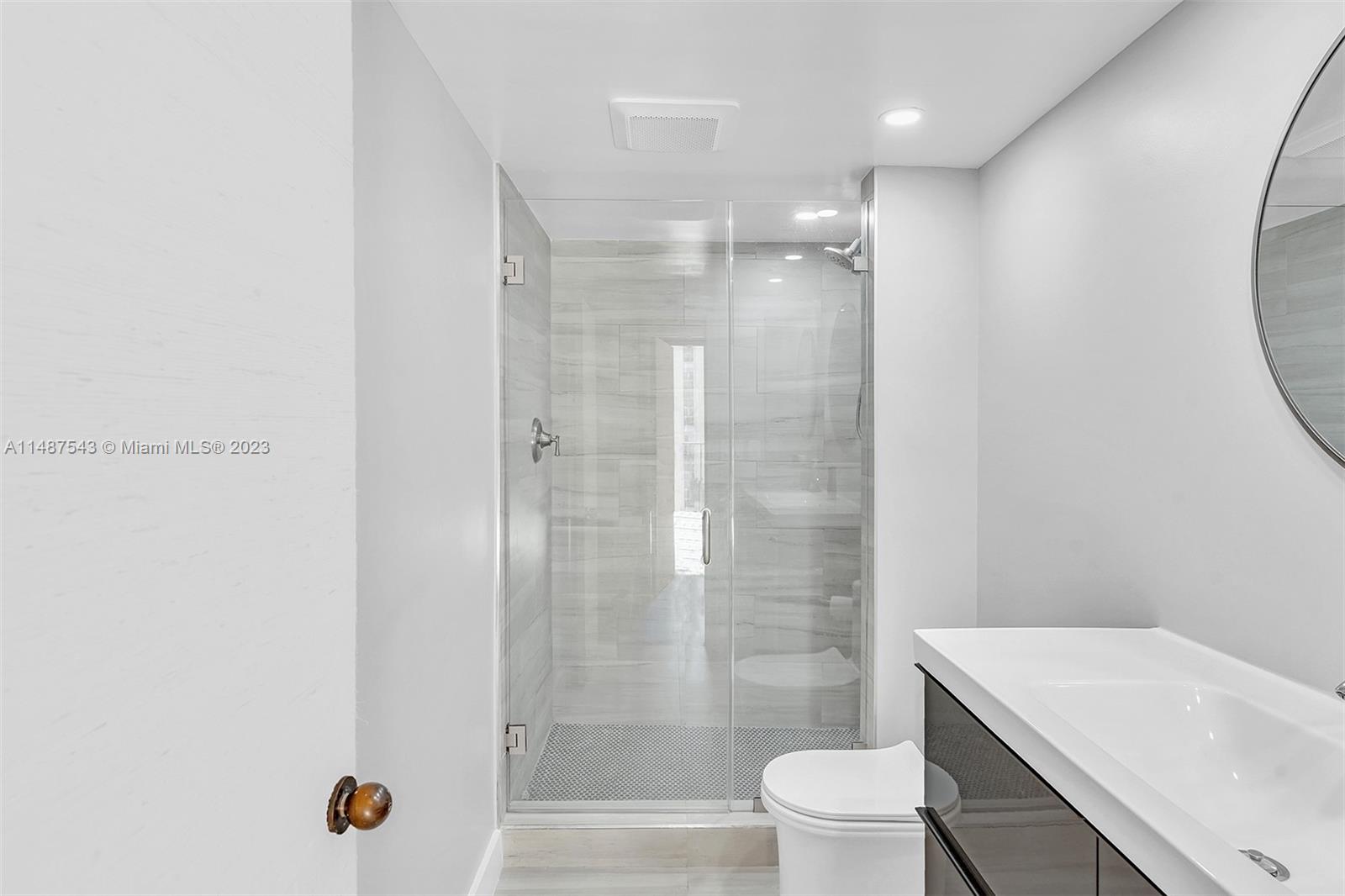 2nd bathroom