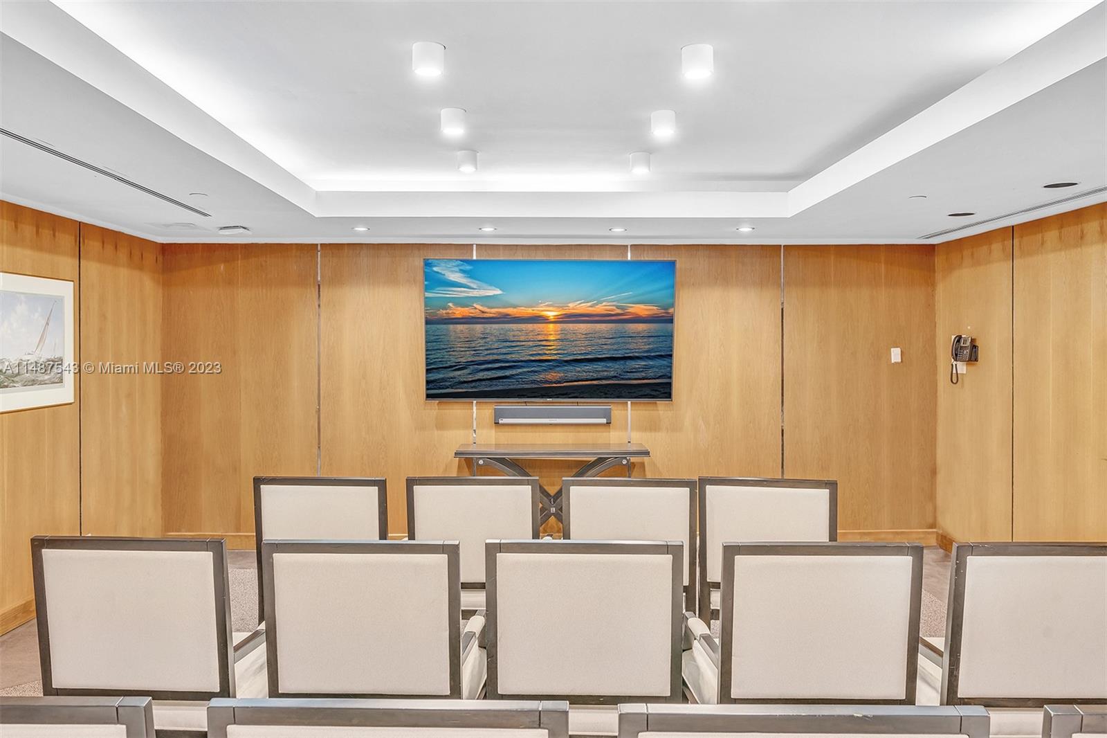 comunity TV room