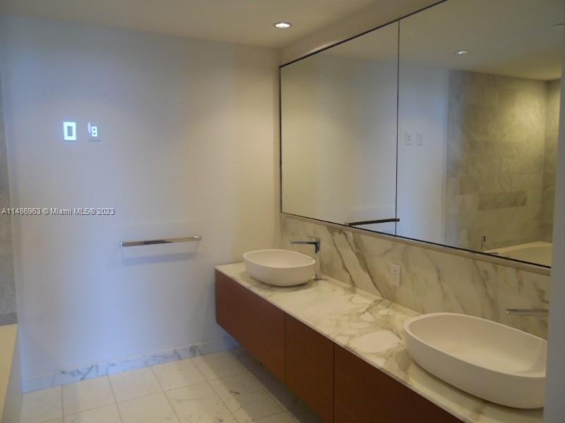 10203 Collins Ave 905, Bal Harbour, Florida 33154, 2 Bedrooms Bedrooms, ,2 BathroomsBathrooms,Residentiallease,For Rent,10203 Collins Ave 905,A11486963