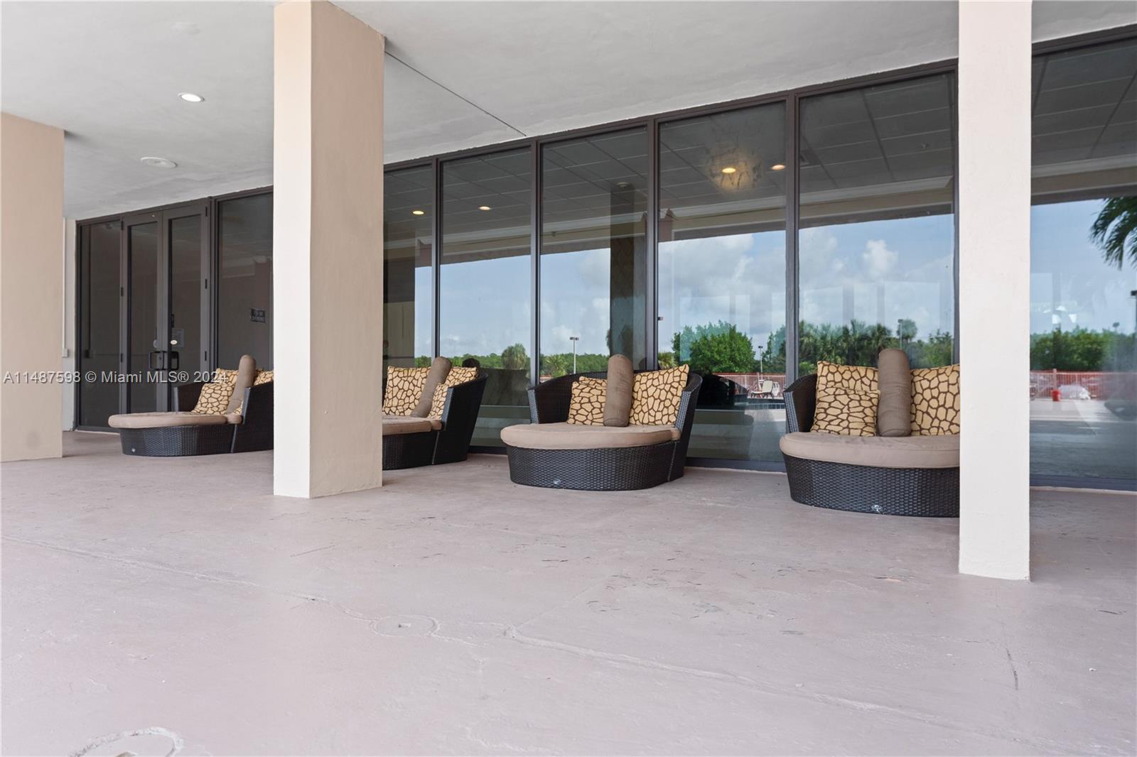 400 Kings Point Dr 606, Sunny Isles Beach, Florida 33160, 1 Bedroom Bedrooms, ,1 BathroomBathrooms,Residentiallease,For Rent,400 Kings Point Dr 606,A11487598