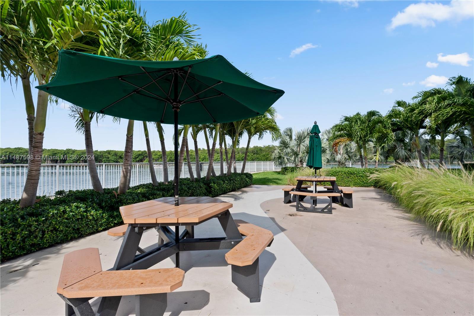 400 Kings Point Dr 606, Sunny Isles Beach, Florida 33160, 1 Bedroom Bedrooms, ,1 BathroomBathrooms,Residentiallease,For Rent,400 Kings Point Dr 606,A11487598