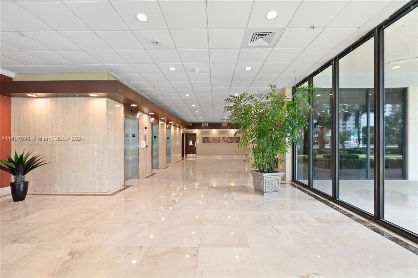 400 Kings Point Dr 606, Sunny Isles Beach, Florida 33160, 1 Bedroom Bedrooms, ,1 BathroomBathrooms,Residentiallease,For Rent,400 Kings Point Dr 606,A11487598