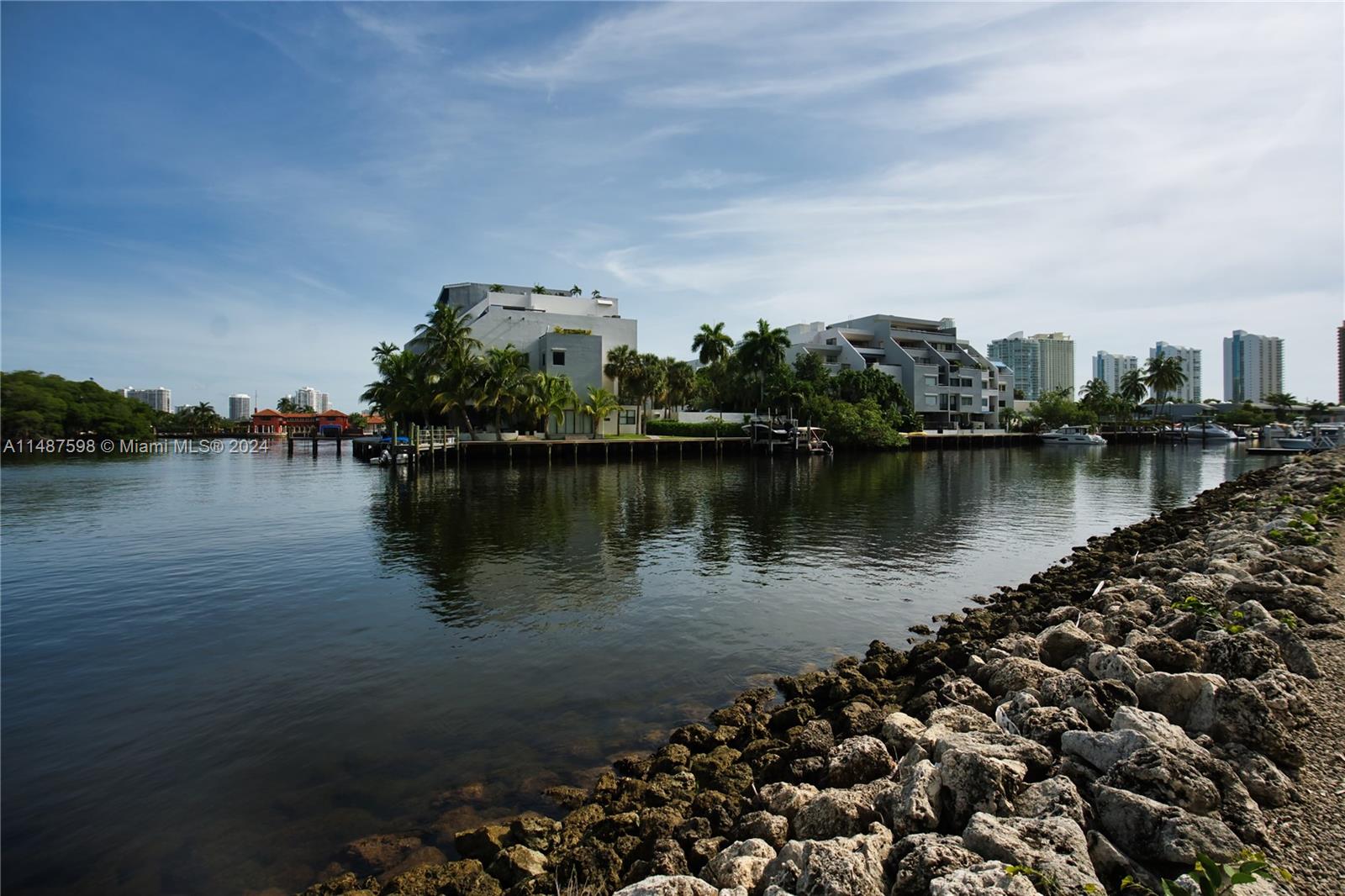 400 Kings Point Dr 606, Sunny Isles Beach, Florida 33160, 1 Bedroom Bedrooms, ,1 BathroomBathrooms,Residentiallease,For Rent,400 Kings Point Dr 606,A11487598