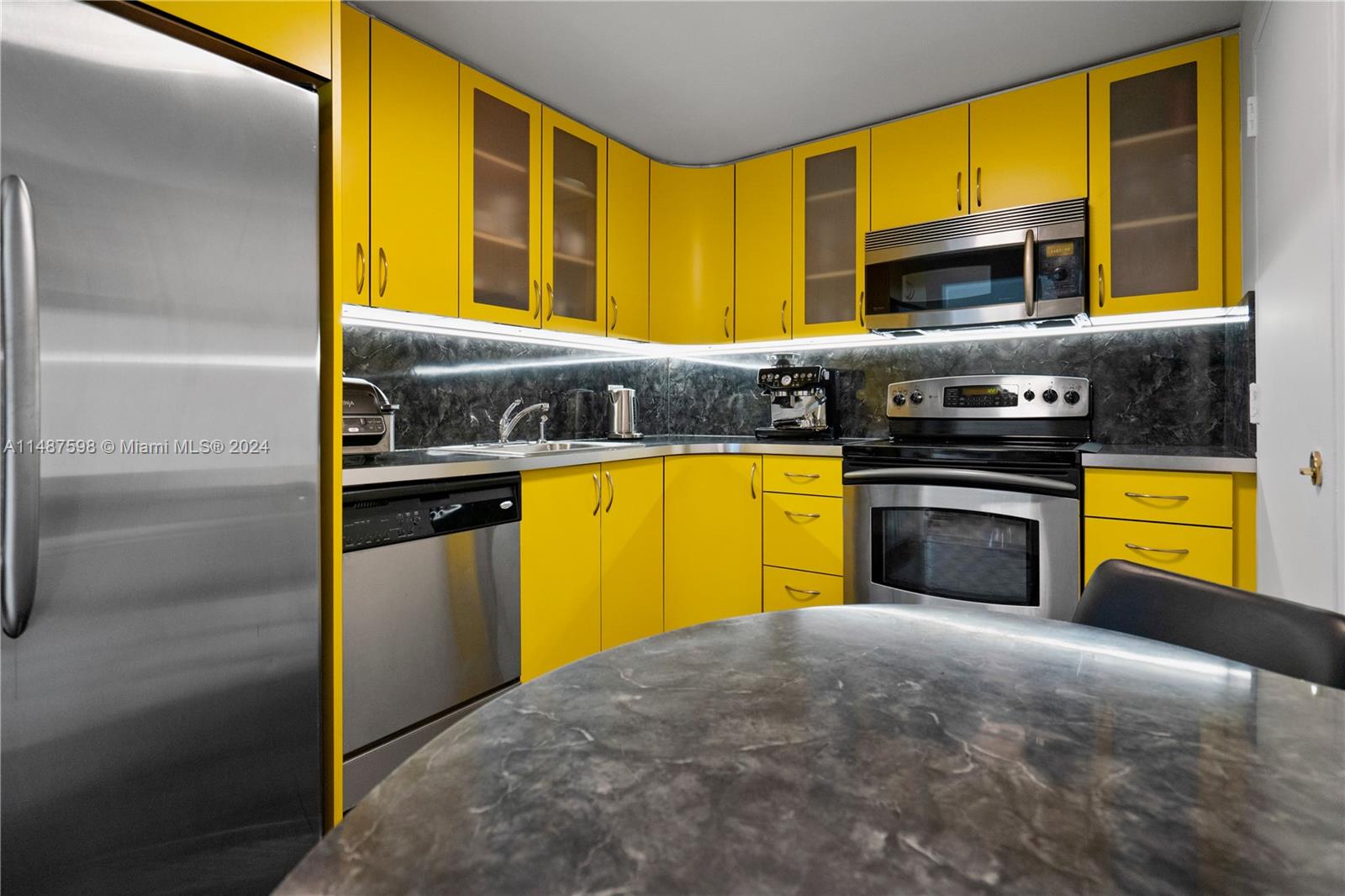 400 Kings Point Dr 606, Sunny Isles Beach, Florida 33160, 1 Bedroom Bedrooms, ,1 BathroomBathrooms,Residentiallease,For Rent,400 Kings Point Dr 606,A11487598