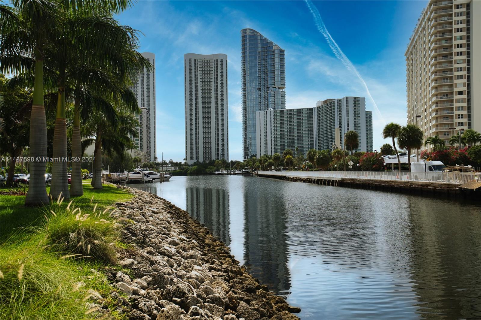 400 Kings Point Dr 606, Sunny Isles Beach, Florida 33160, 1 Bedroom Bedrooms, ,1 BathroomBathrooms,Residentiallease,For Rent,400 Kings Point Dr 606,A11487598