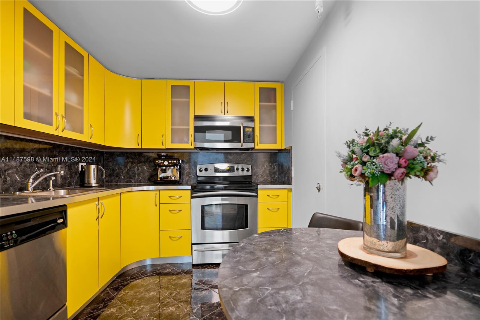 400 Kings Point Dr 606, Sunny Isles Beach, Florida 33160, 1 Bedroom Bedrooms, ,1 BathroomBathrooms,Residentiallease,For Rent,400 Kings Point Dr 606,A11487598