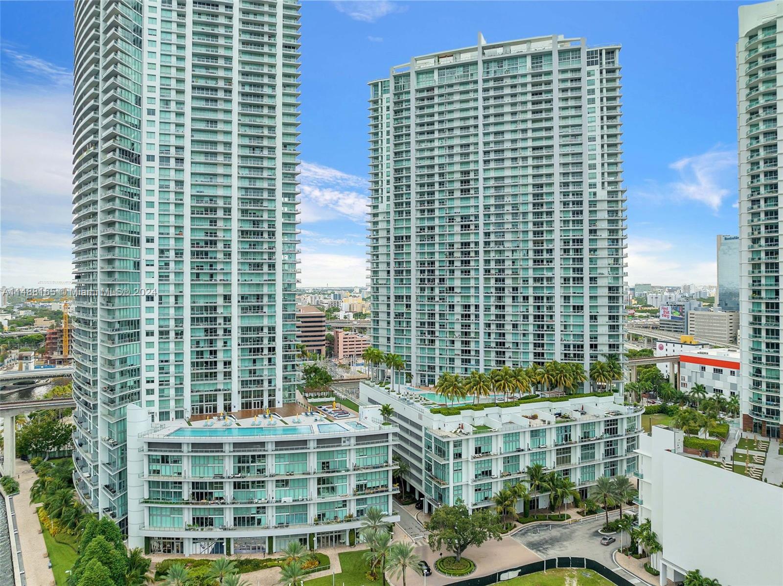 Enjoy your VIP seating to watch boats pass by. Walking distance to  Brickell City Centre, restaurants and much more. The amenities are fantastic making you feel you are at a resort while at reach of all the city activities. Welcome to your paradise in Florida. This townhouse condo is a must see.
Complex near highway access, people mover, airport, beaches and much more