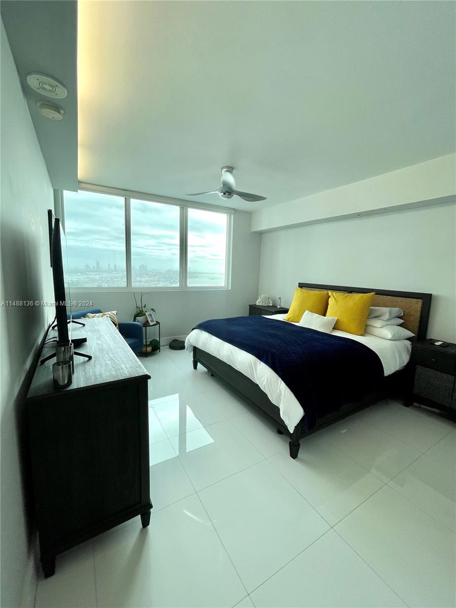 253 NE 2nd St 3303, Miami, Florida 33132, 3 Bedrooms Bedrooms, ,2 BathroomsBathrooms,Residential,For Sale,253 NE 2nd St 3303,A11488136