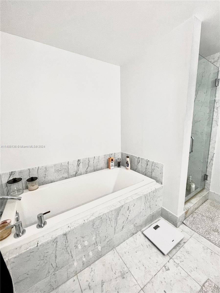 253 NE 2nd St 3303, Miami, Florida 33132, 3 Bedrooms Bedrooms, ,2 BathroomsBathrooms,Residential,For Sale,253 NE 2nd St 3303,A11488136