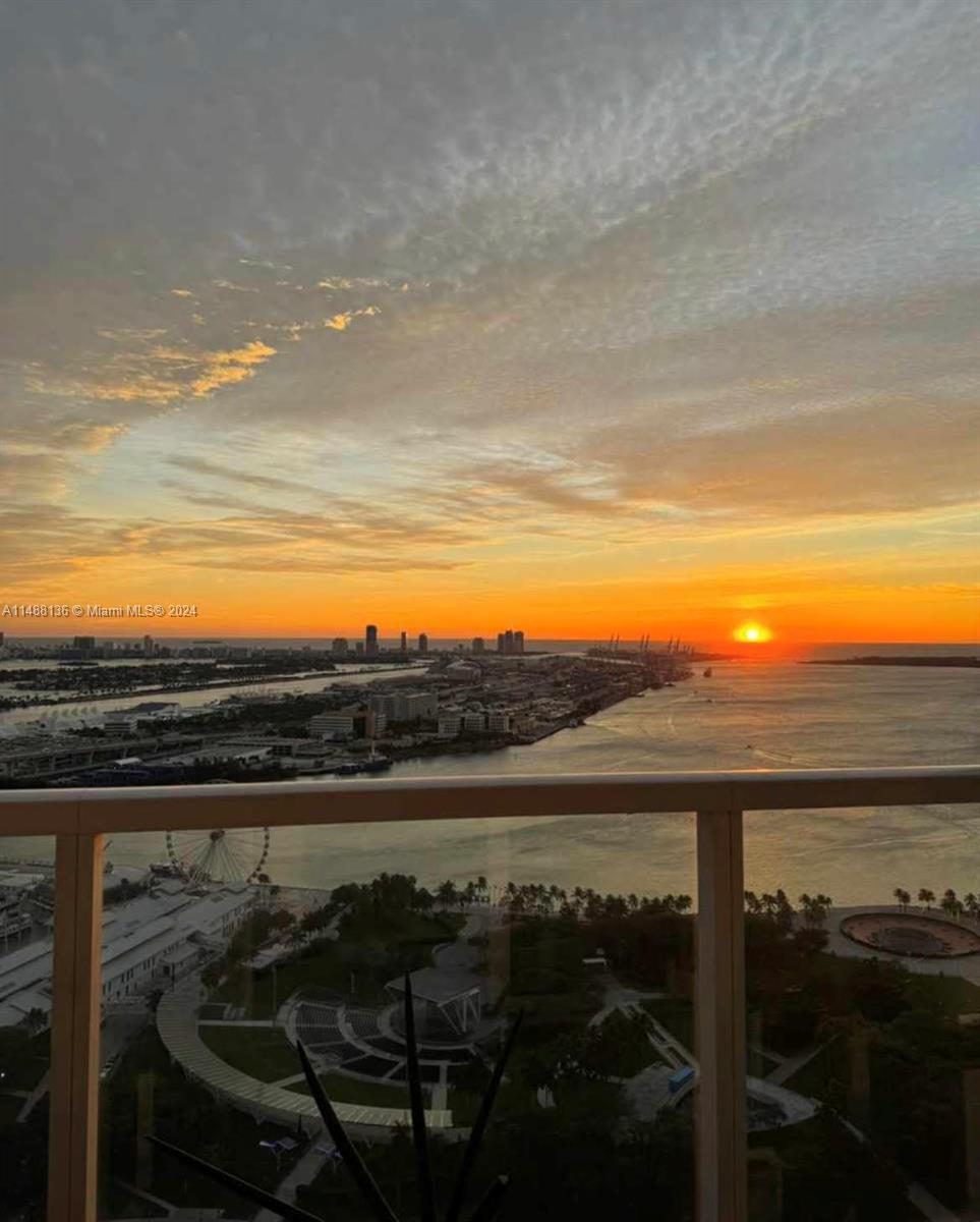 253 NE 2nd St 3303, Miami, Florida 33132, 3 Bedrooms Bedrooms, ,2 BathroomsBathrooms,Residential,For Sale,253 NE 2nd St 3303,A11488136
