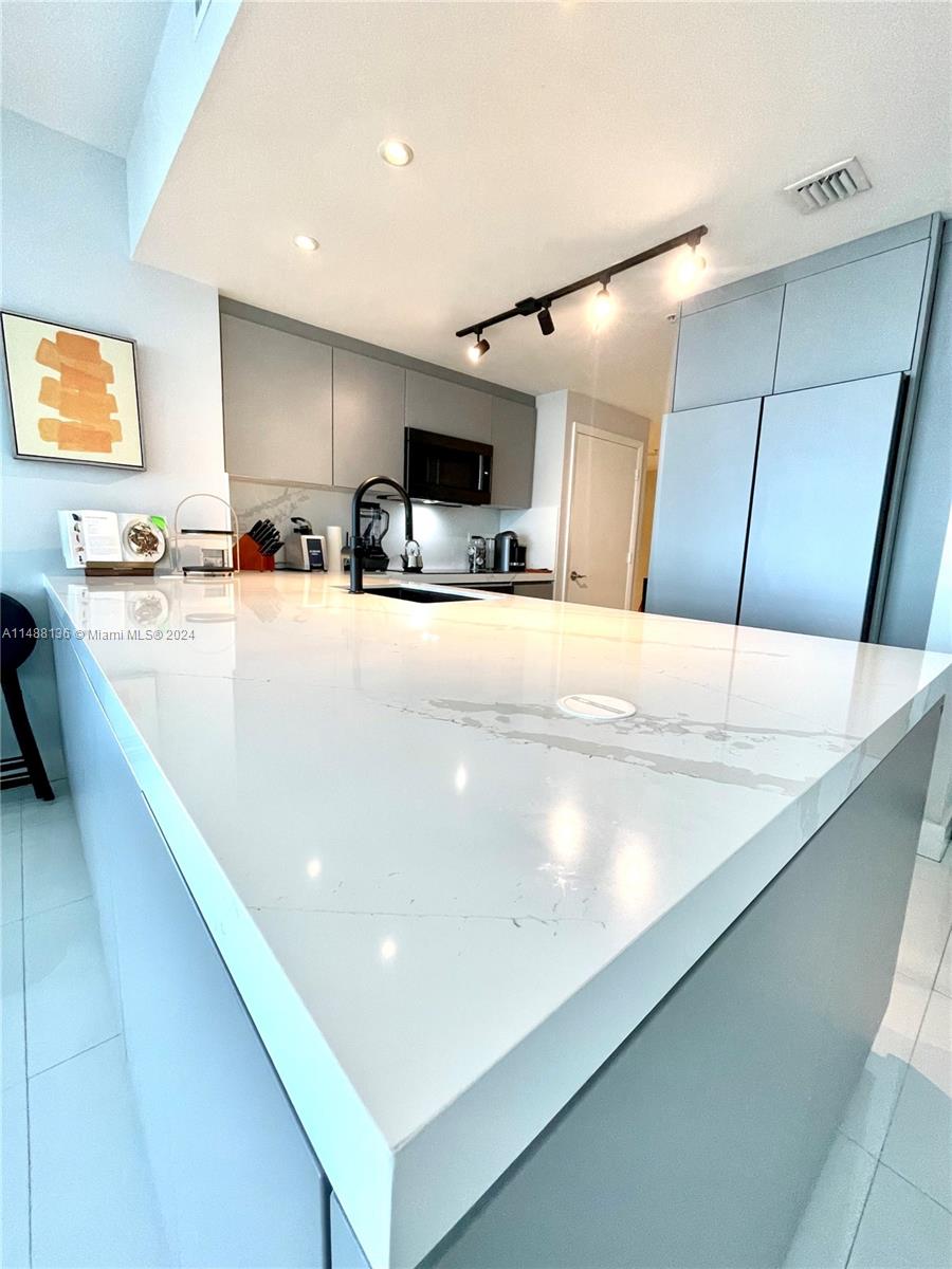 253 NE 2nd St 3303, Miami, Florida 33132, 3 Bedrooms Bedrooms, ,2 BathroomsBathrooms,Residential,For Sale,253 NE 2nd St 3303,A11488136