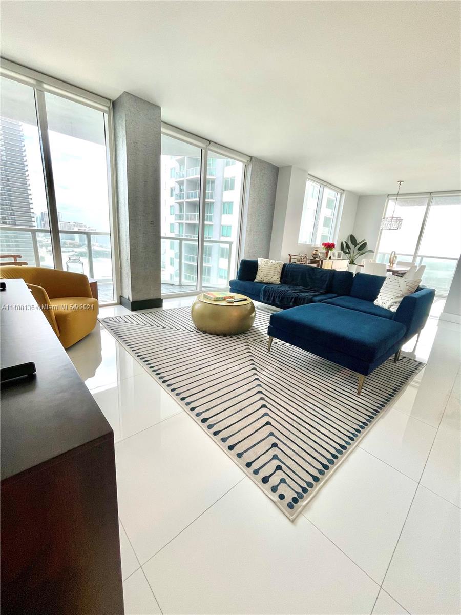 253 NE 2nd St 3303, Miami, Florida 33132, 3 Bedrooms Bedrooms, ,2 BathroomsBathrooms,Residential,For Sale,253 NE 2nd St 3303,A11488136