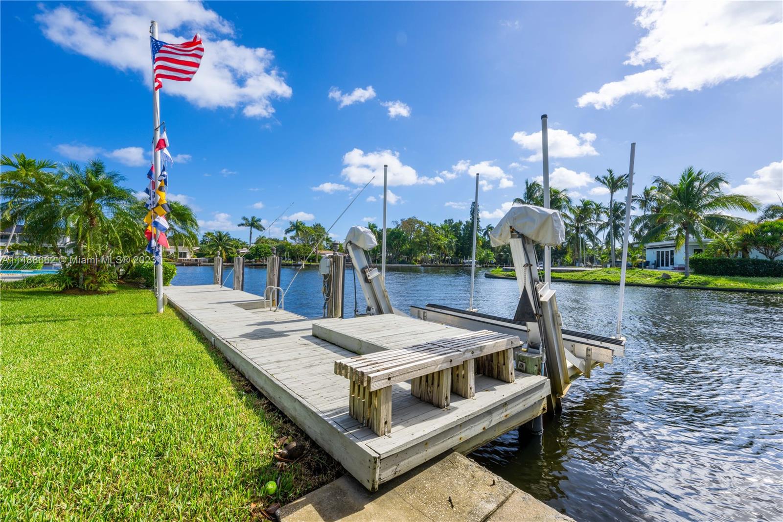 South dock & Boatlift