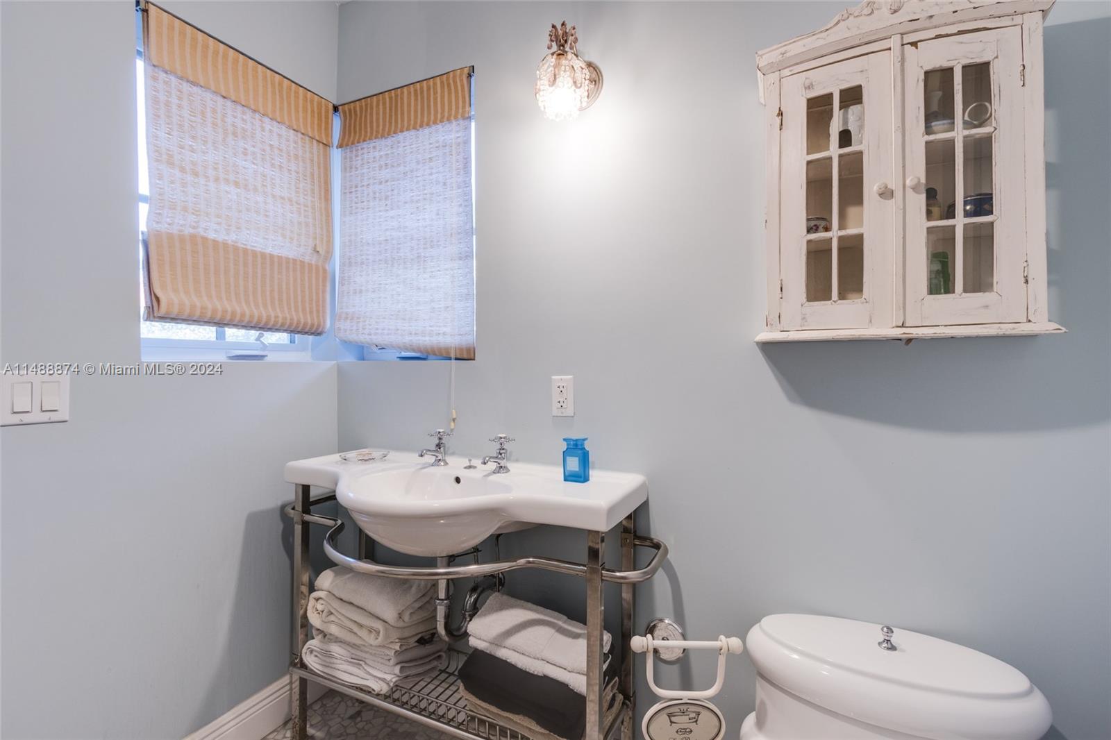 5101 Alton Rd, Miami Beach, Florida 33140, 5 Bedrooms Bedrooms, ,4 BathroomsBathrooms,Residential,For Sale,5101 Alton Rd,A11488874