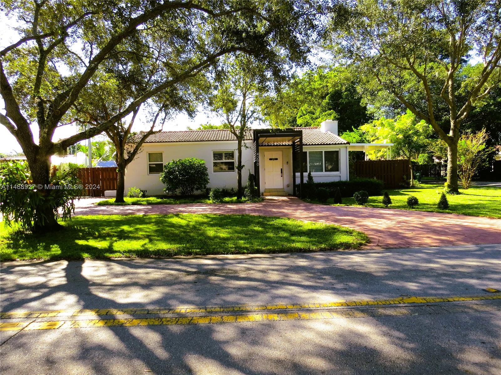 4290 SW 11th St, Miami, Florida 33134, 3 Bedrooms Bedrooms, ,2 BathroomsBathrooms,Residentiallease,For Rent,4290 SW 11th St,A11488927