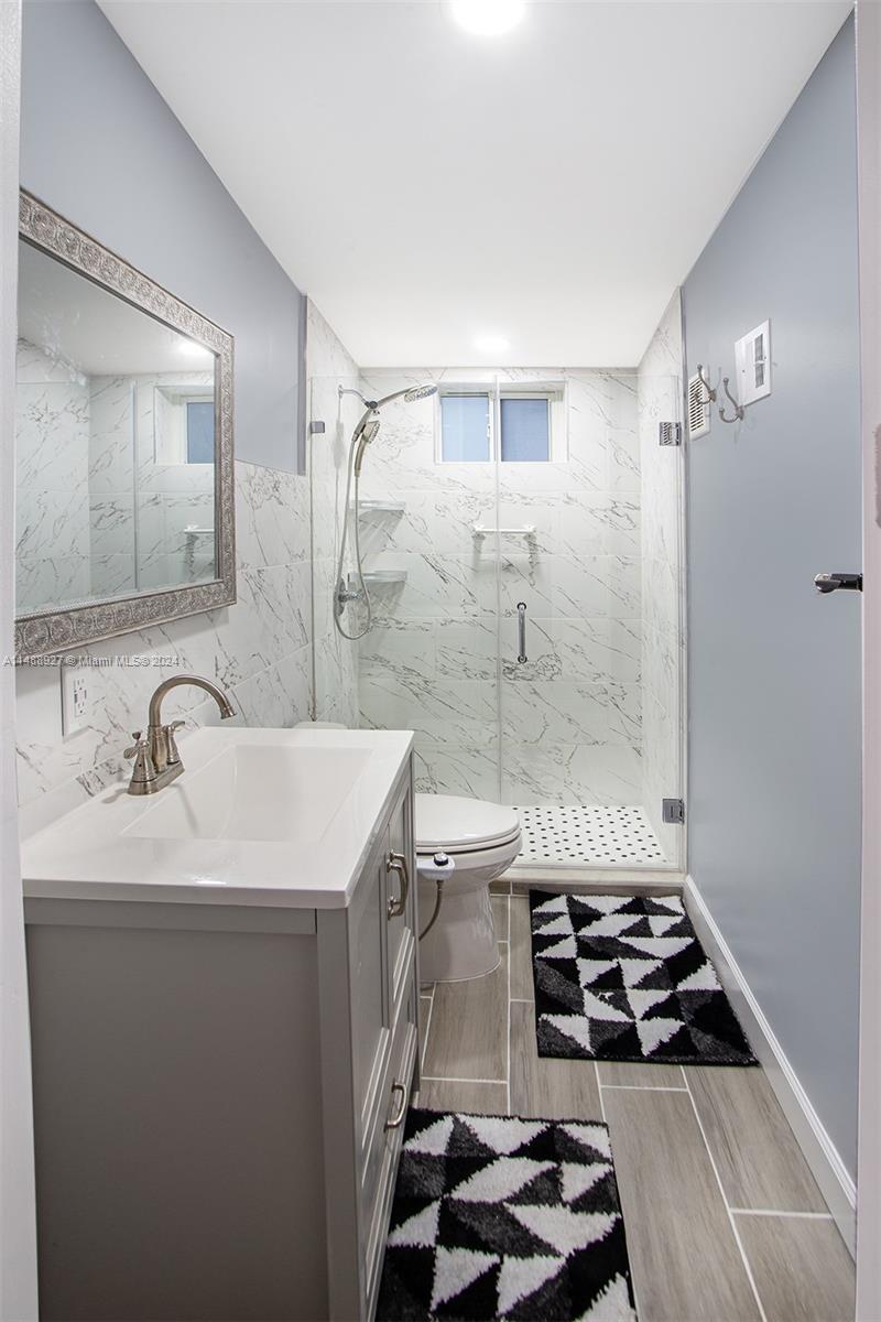 2 - En-Suite Bathroom