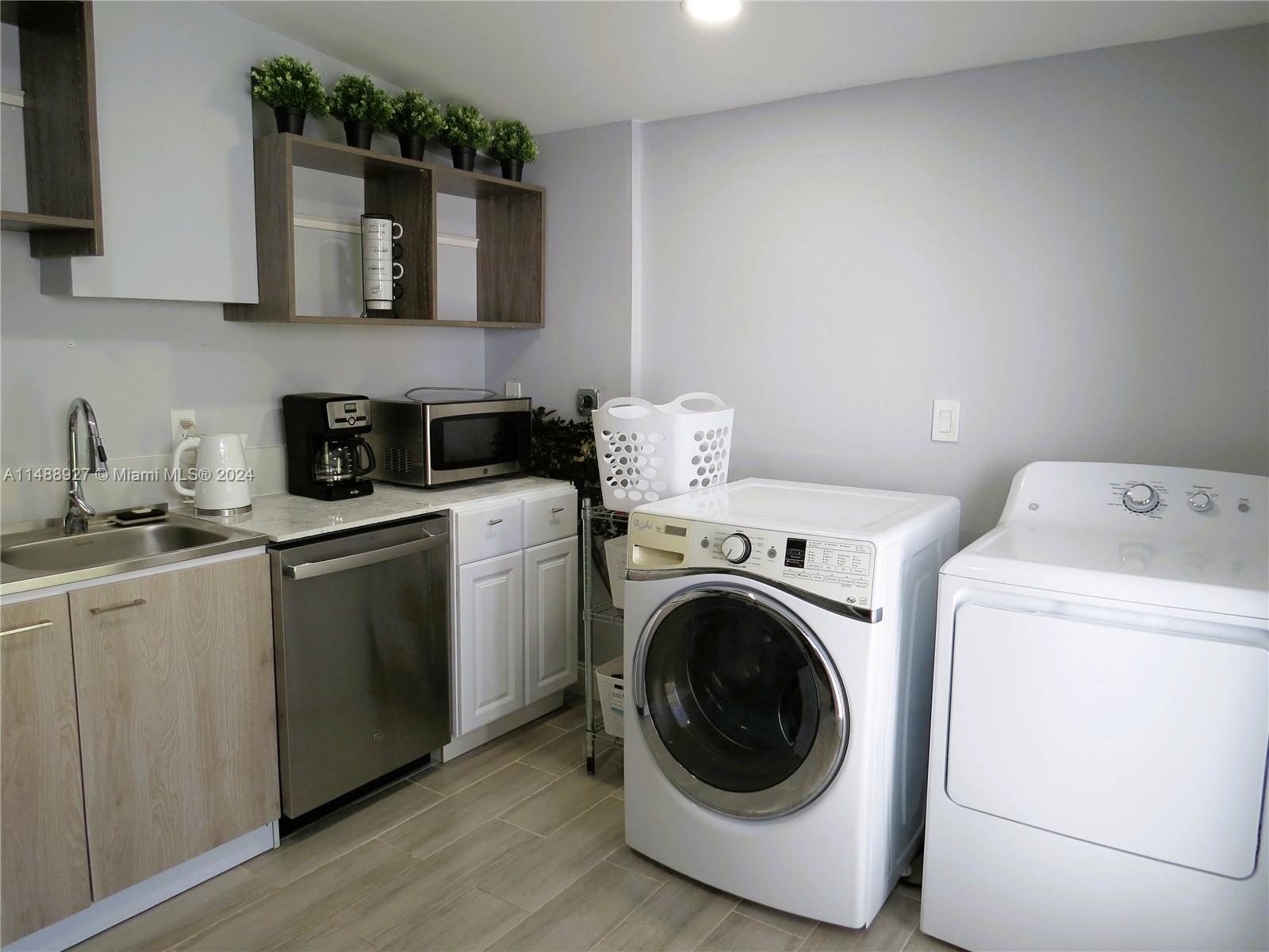 Extended kitchen counter/Dishwasher
