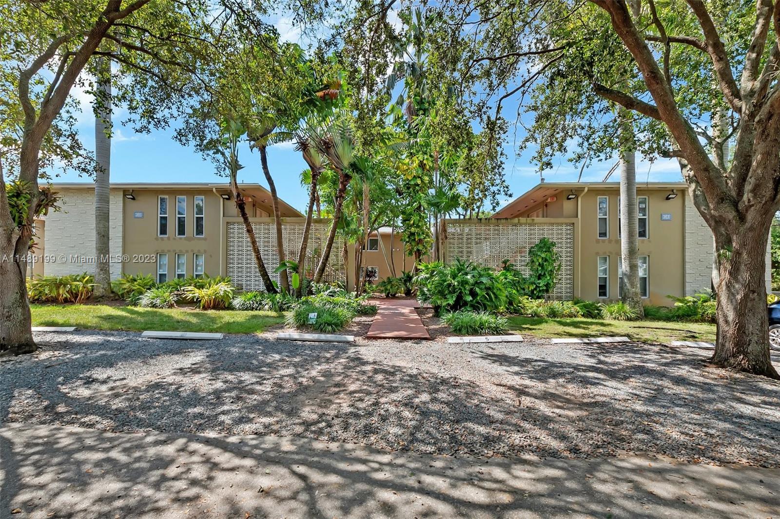 Great one bedroom one bathroom apartment in a quiet building located on the east side of US-1. Light bright corner unit overlooking courtyard with an open kitchen and recently updated.  Available and vacant.