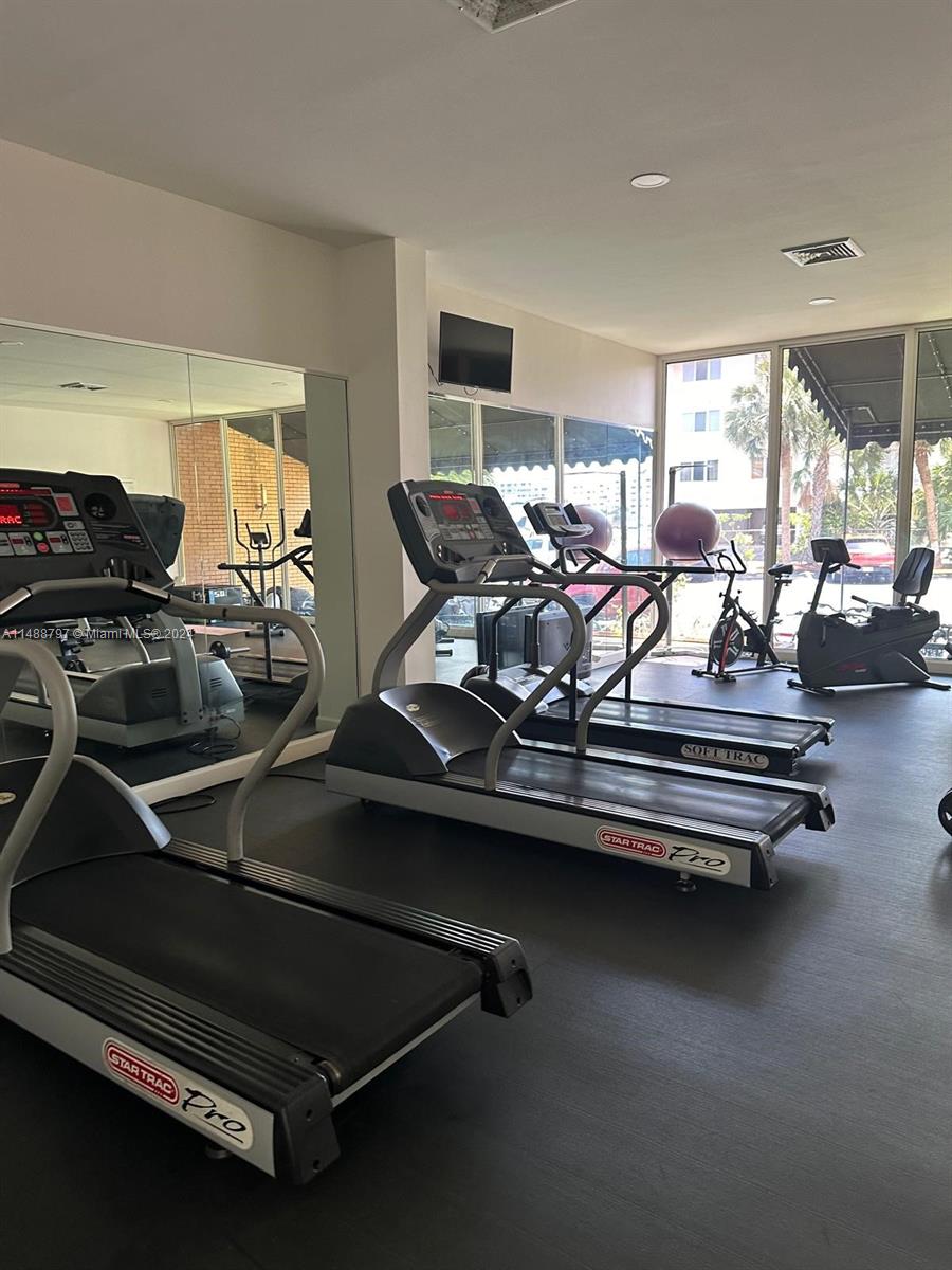 Hallandale Beach, Florida 33009, 1 Bedroom Bedrooms, ,1 BathroomBathrooms,Residential,For Sale,A11488797