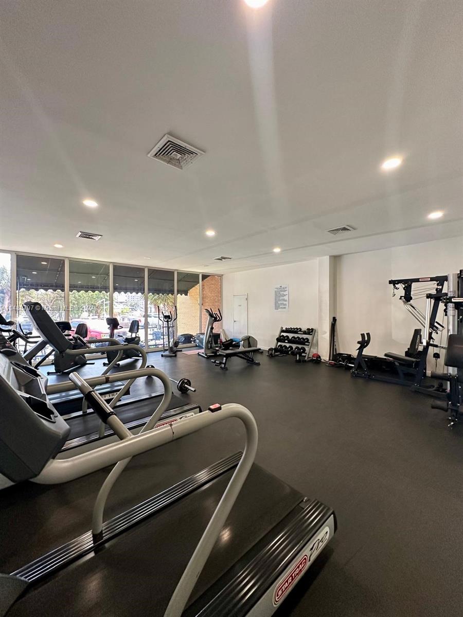 Hallandale Beach, Florida 33009, 1 Bedroom Bedrooms, ,1 BathroomBathrooms,Residential,For Sale,A11488797