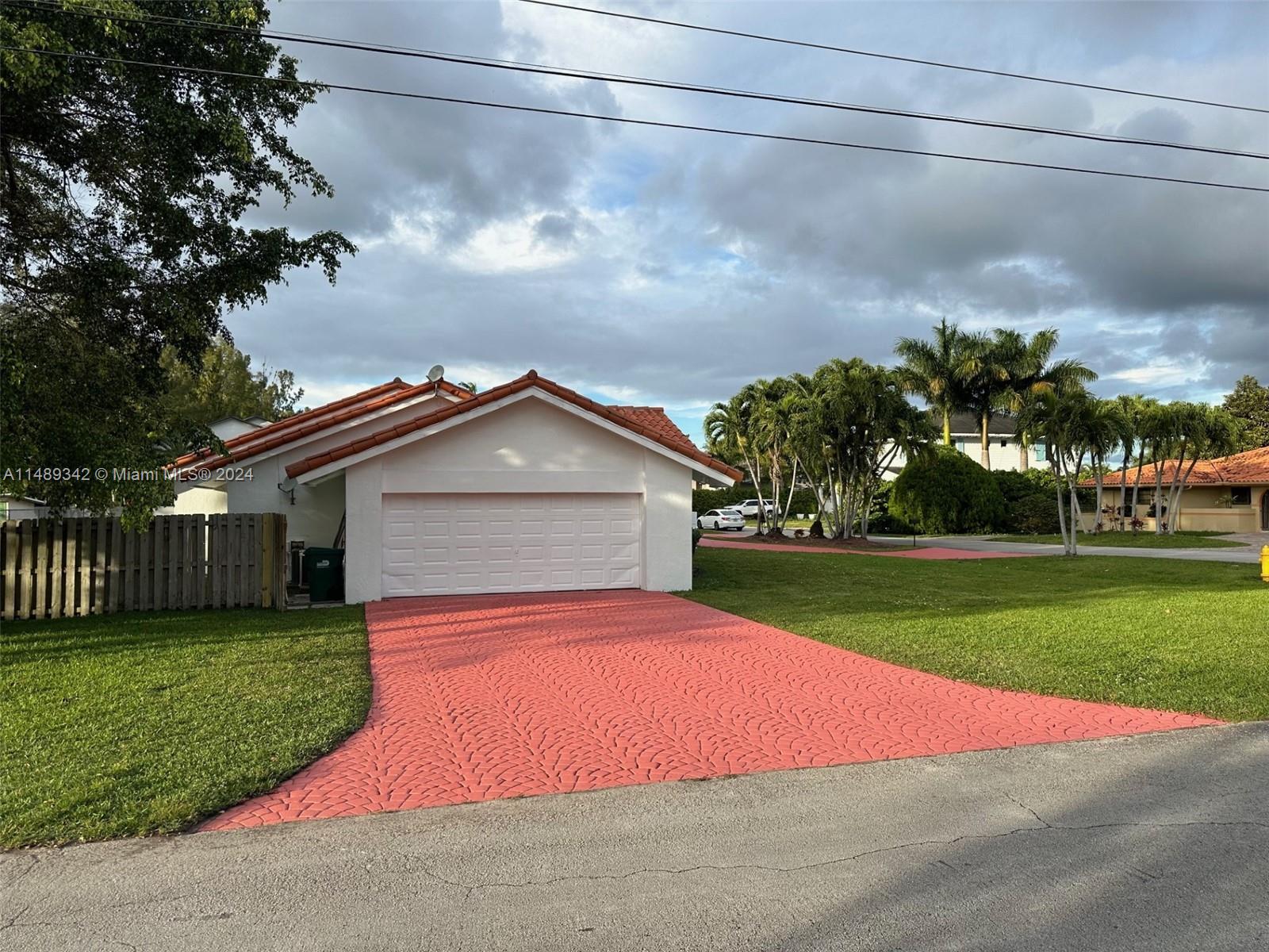 5920 SW 73rd Ave, Miami, Florida 33143, 4 Bedrooms Bedrooms, ,4 BathroomsBathrooms,Residentiallease,For Rent,5920 SW 73rd Ave,A11489342