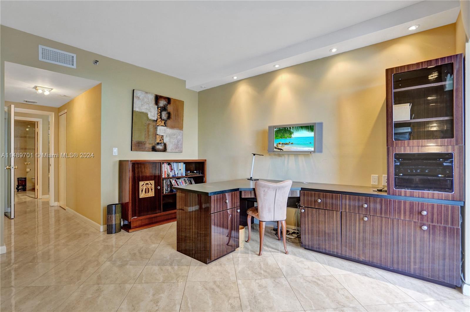 20281 Country Club Dr, Aventura, FL, 33180 United States, 3 Bedrooms Bedrooms, ,2 BathroomsBathrooms,Residential,For Sale,Country Club Dr,A11489701