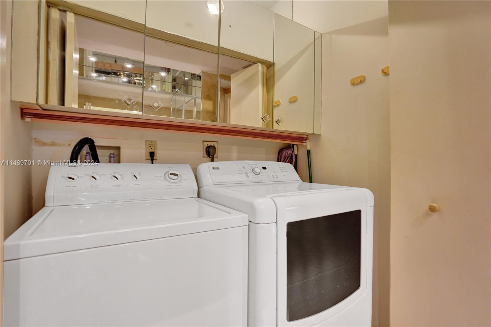 20281 Country Club Dr, Aventura, FL, 33180 United States, 3 Bedrooms Bedrooms, ,2 BathroomsBathrooms,Residential,For Sale,Country Club Dr,A11489701