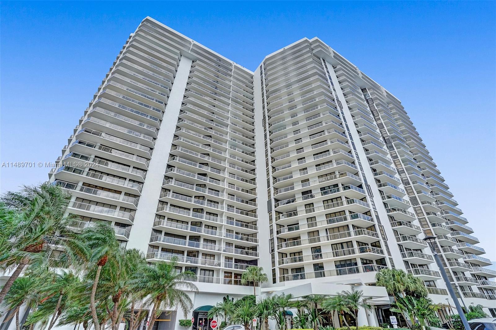 20281 Country Club Dr, Aventura, FL, 33180 United States, 3 Bedrooms Bedrooms, ,2 BathroomsBathrooms,Residential,For Sale,Country Club Dr,A11489701