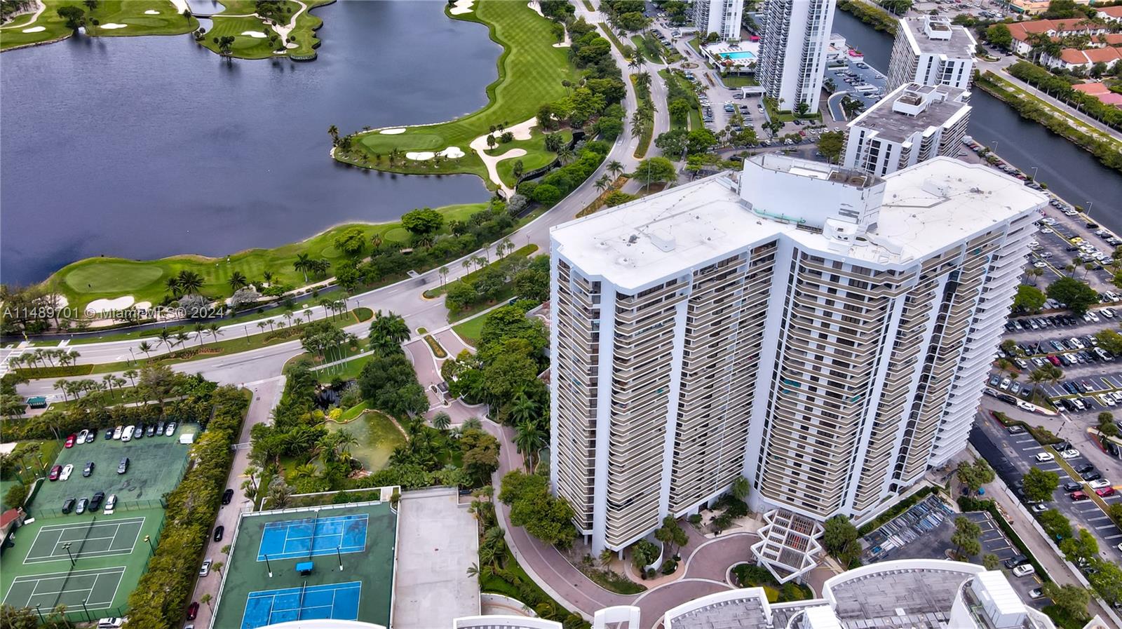 20281 Country Club Dr, Aventura, FL, 33180 United States, 3 Bedrooms Bedrooms, ,2 BathroomsBathrooms,Residential,For Sale,Country Club Dr,A11489701