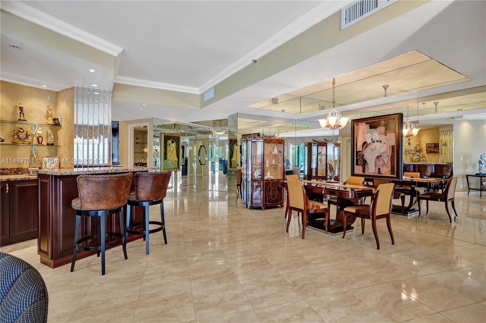 Wet bar and dining area
