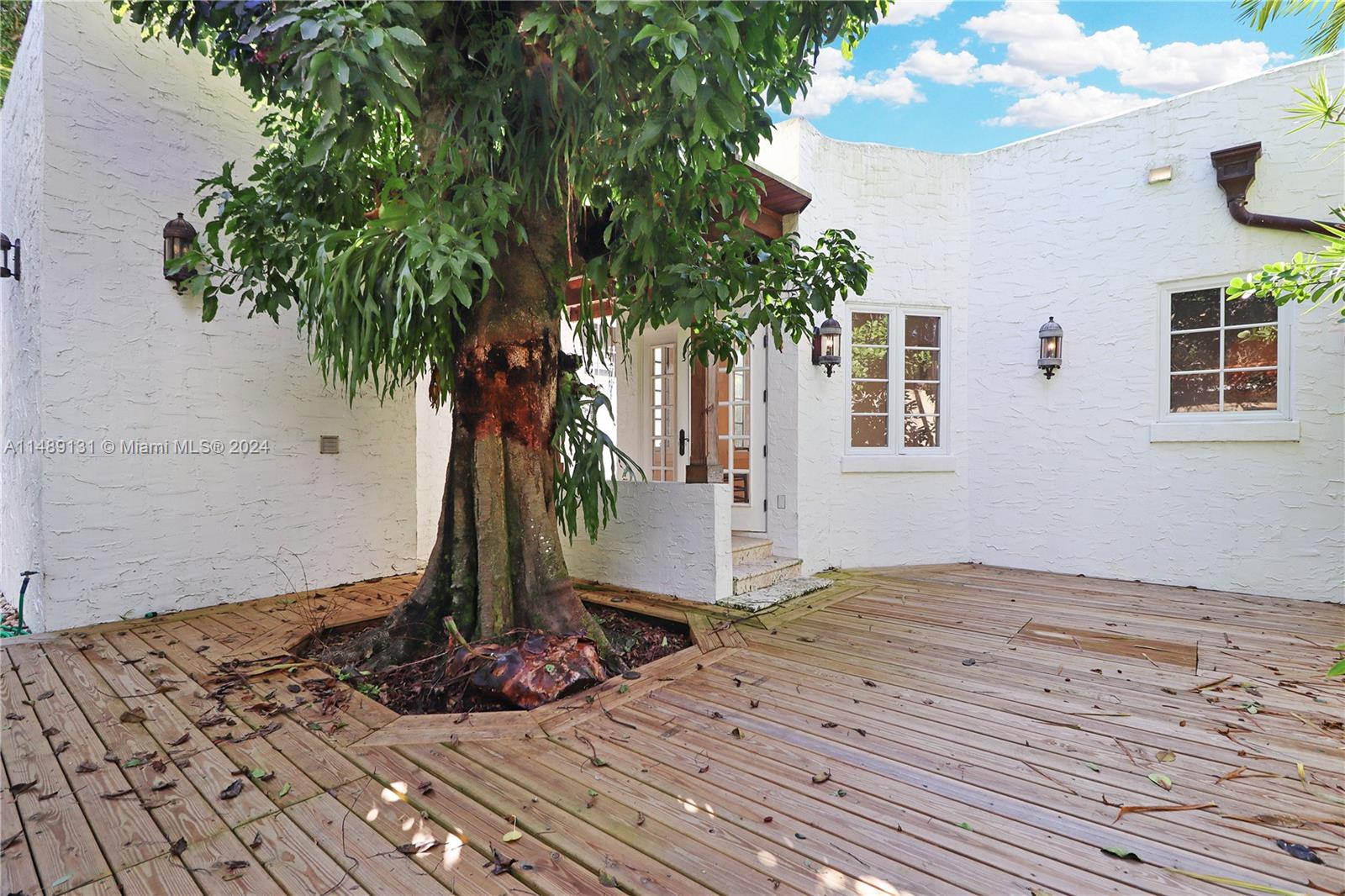 1119 Lisbon St, Coral Gables, Florida 33134, 3 Bedrooms Bedrooms, ,2 BathroomsBathrooms,Residential,For Sale,1119 Lisbon St,A11489131