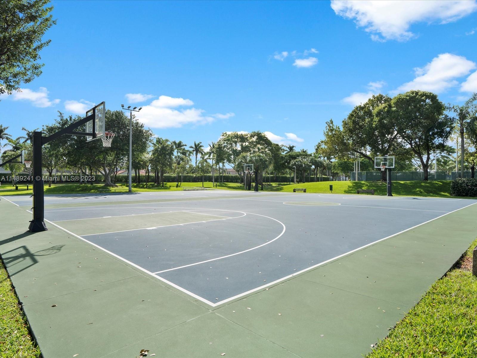 CLUBHOUSE AREA BASKETBALL COURTS