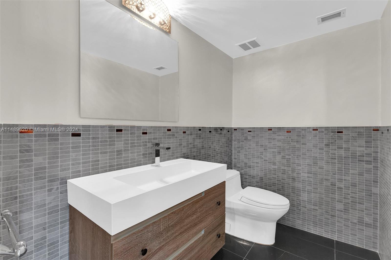 2030 S Ocean Dr 803, Hallandale Beach, Florida 33009, 1 Bedroom Bedrooms, ,1 BathroomBathrooms,Residential,For Sale,2030 S Ocean Dr 803,A11489620