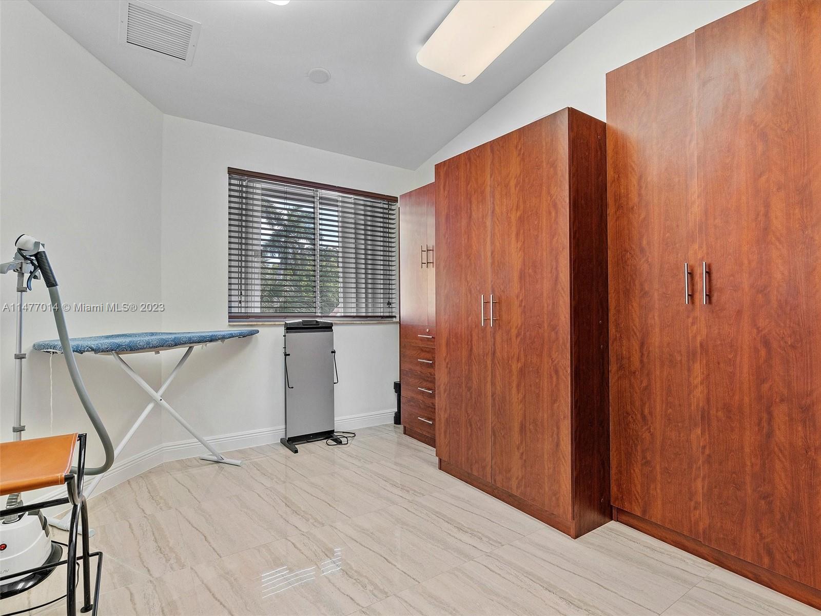 extra master closet or 4th bedroom