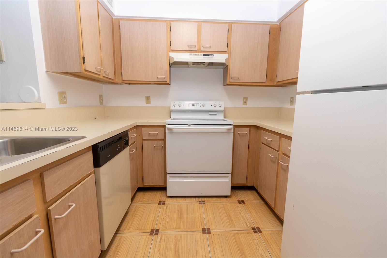 7630 Westwood Dr 303, Tamarac, Florida 33321, 1 Bedroom Bedrooms, ,1 BathroomBathrooms,Residential,For Sale,7630 Westwood Dr 303,A11489814