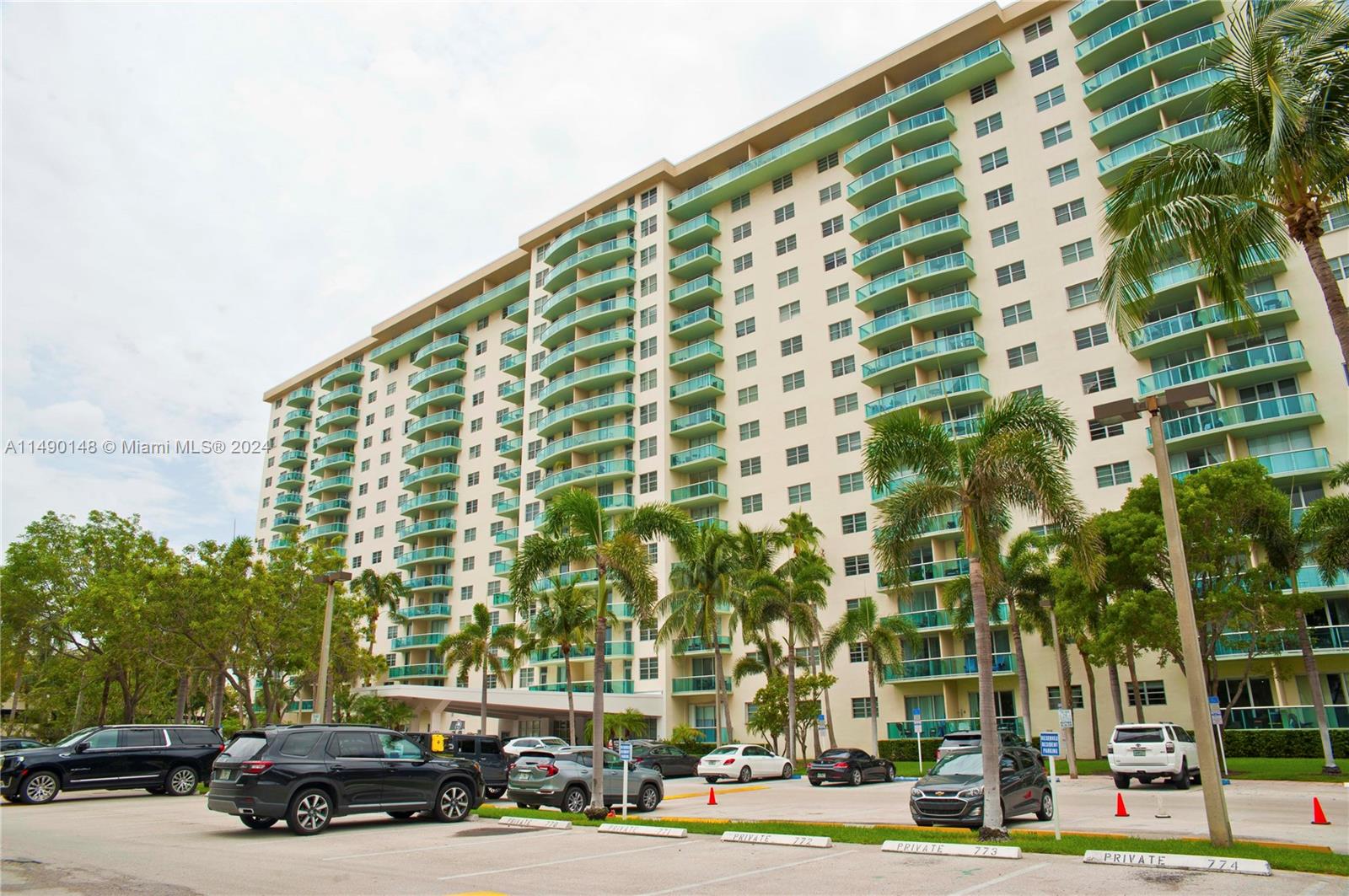 19390 Collins Ave, Sunny Isles Beach, FL, 33160 United States, 1 Bedroom Bedrooms, ,1 BathroomBathrooms,Residential,For Sale,Collins Ave,A11490148