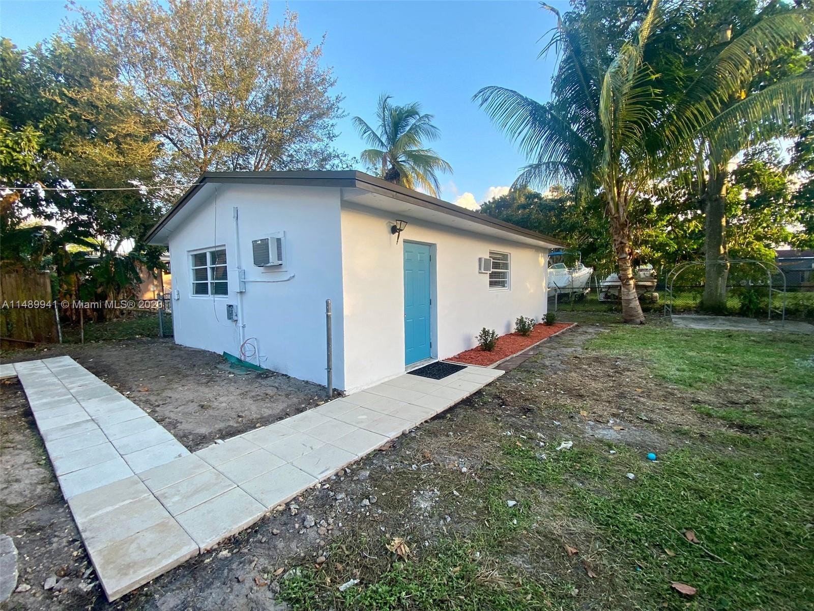 2512  Grant St #REAR For Sale A11489941, FL