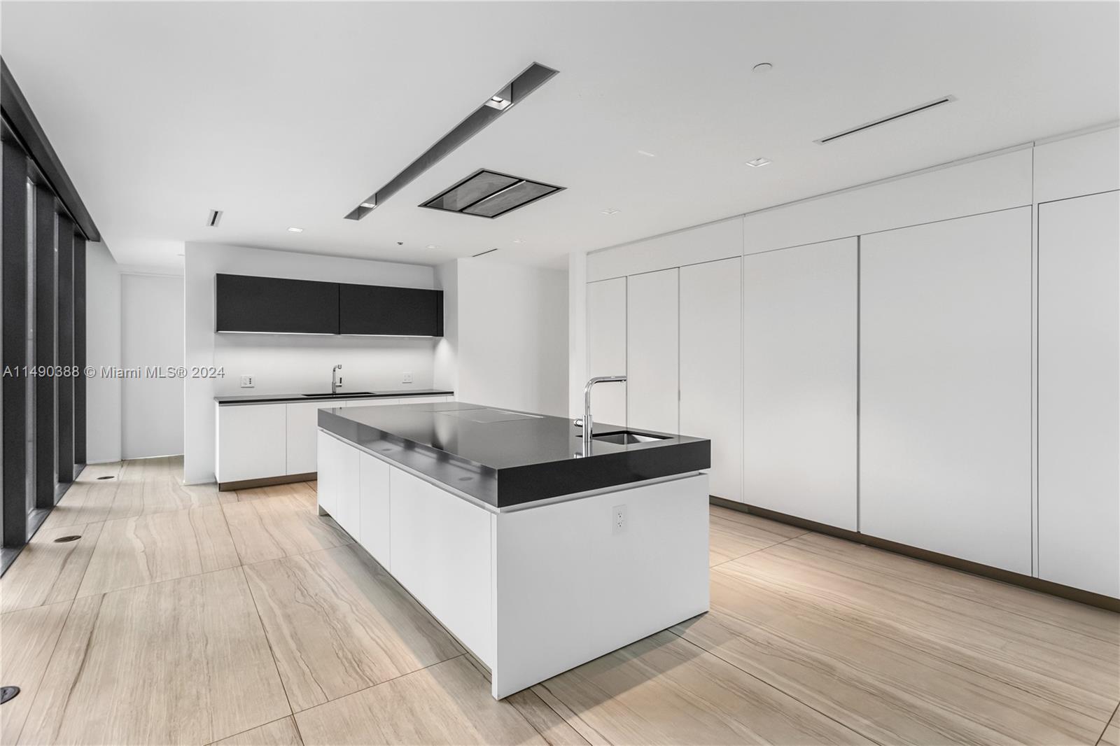 1000 Biscayne Blvd, Miami, FL, 33132 United States, 5 Bedrooms Bedrooms, ,6 BathroomsBathrooms,Residential,For Sale,Biscayne Blvd,A11490388