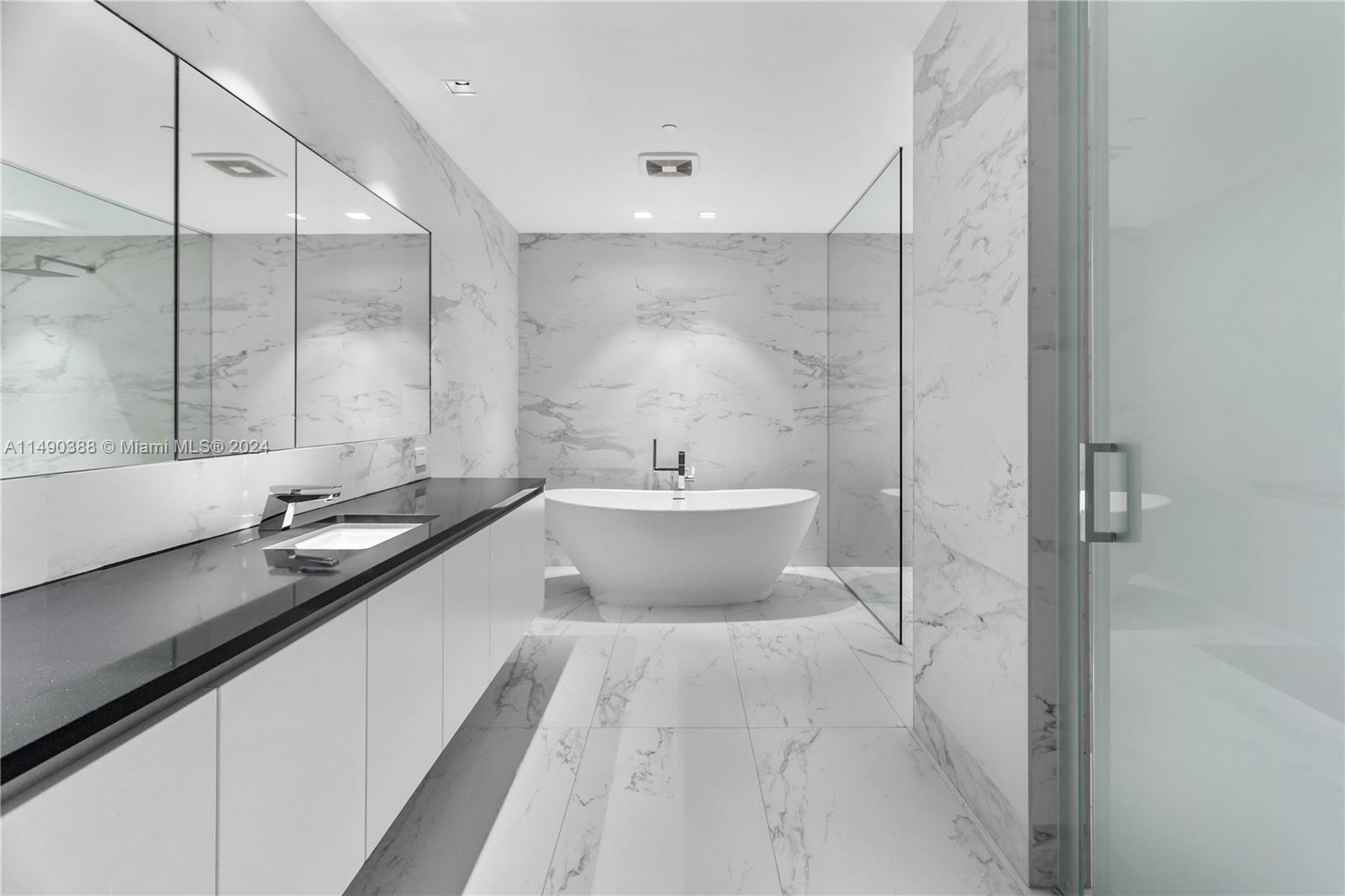 1000 Biscayne Blvd, Miami, FL, 33132 United States, 5 Bedrooms Bedrooms, ,6 BathroomsBathrooms,Residential,For Sale,Biscayne Blvd,A11490388