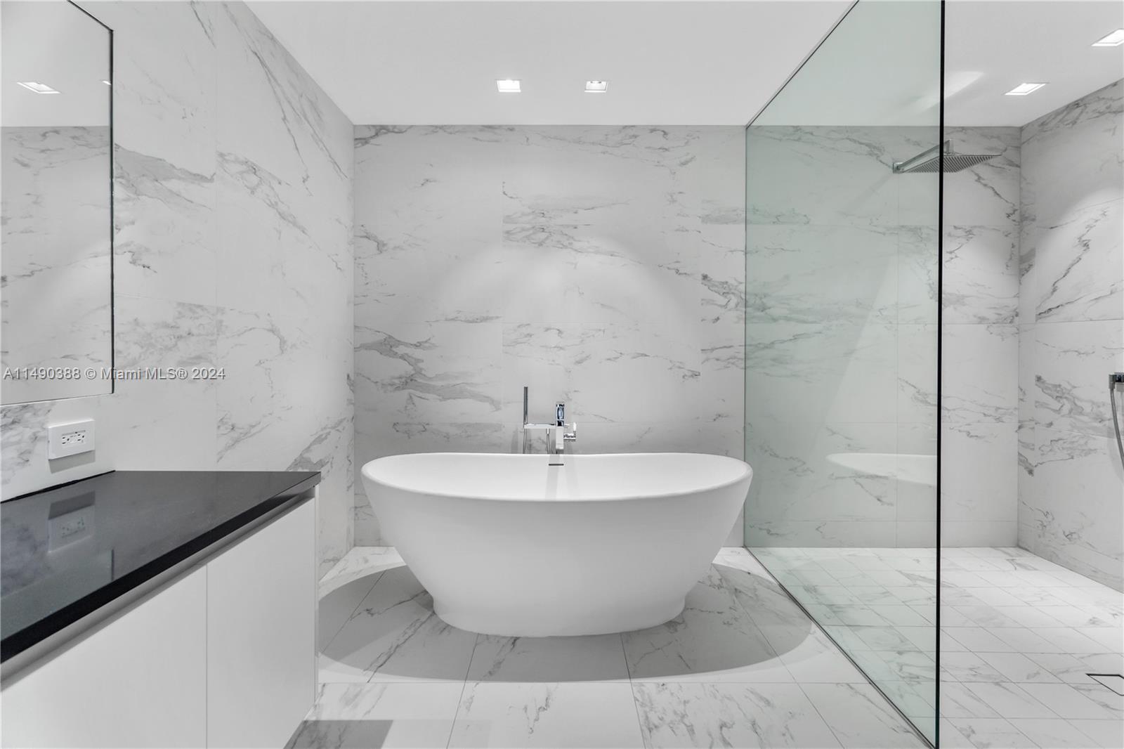 1000 Biscayne Blvd, Miami, FL, 33132 United States, 5 Bedrooms Bedrooms, ,6 BathroomsBathrooms,Residential,For Sale,Biscayne Blvd,A11490388