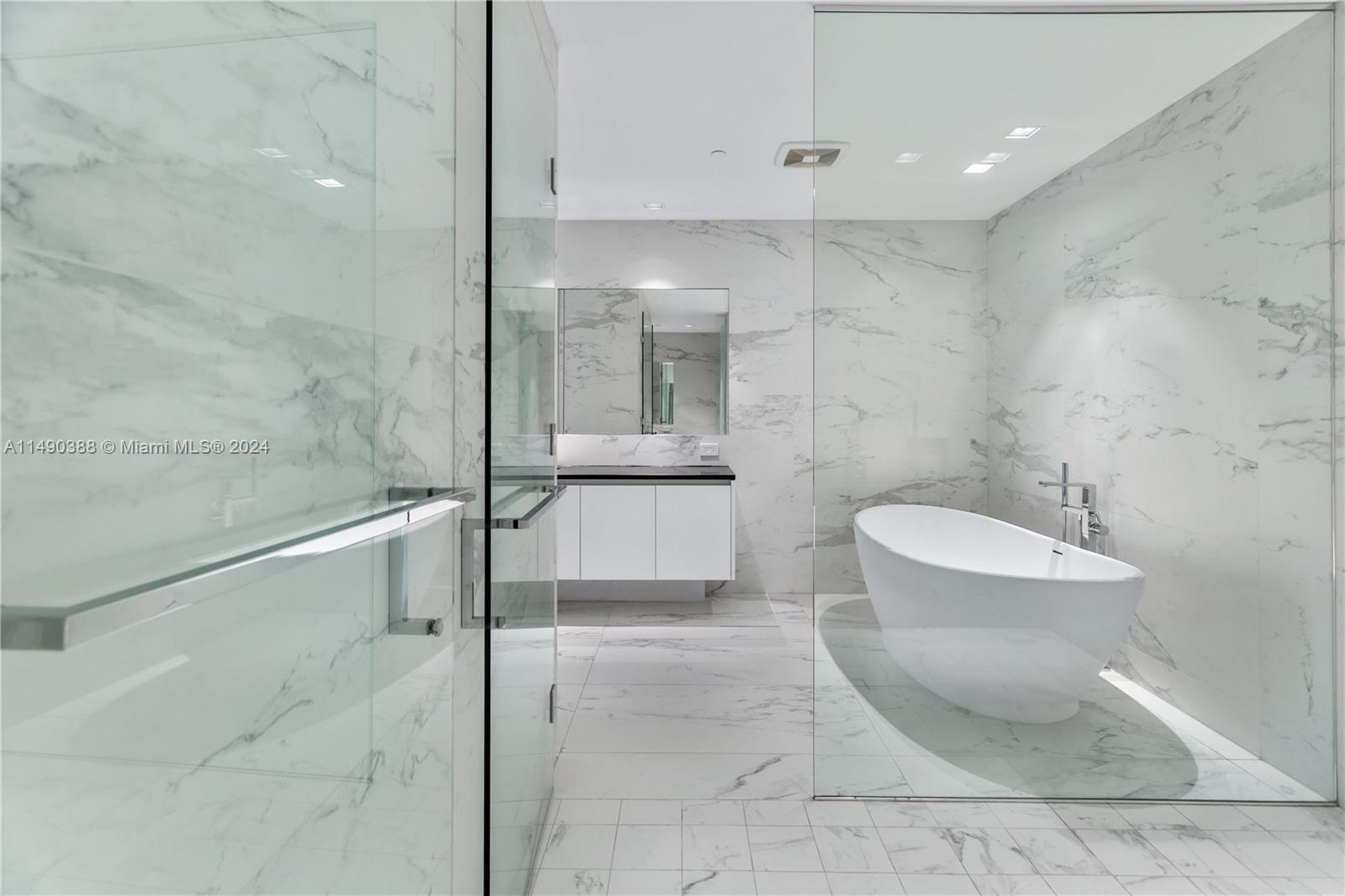 1000 Biscayne Blvd, Miami, FL, 33132 United States, 5 Bedrooms Bedrooms, ,6 BathroomsBathrooms,Residential,For Sale,Biscayne Blvd,A11490388