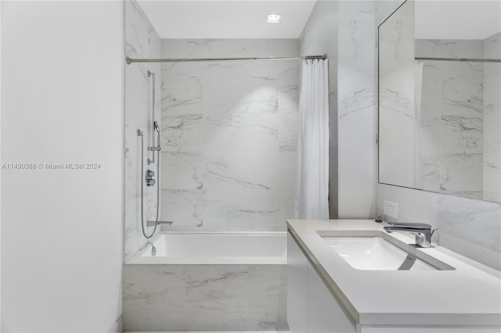 1000 Biscayne Blvd 1002, Miami, Florida 33132, 5 Bedrooms Bedrooms, ,6 BathroomsBathrooms,Residential,For Sale,1000 Biscayne Blvd 1002,A11490388