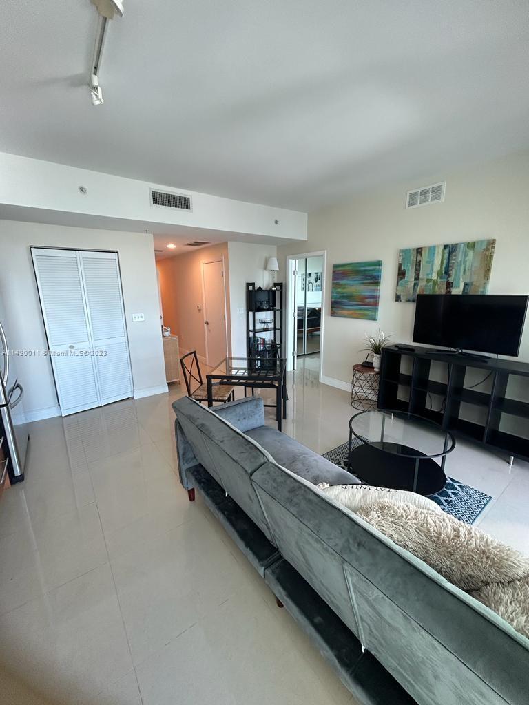 253 NE 2nd St 3107, Miami, Florida 33132, 1 Bedroom Bedrooms, ,1 BathroomBathrooms,Residential,For Sale,253 NE 2nd St 3107,A11490011