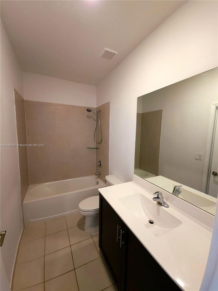 1st floor Bathroom
